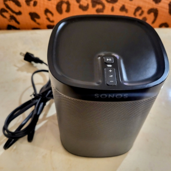 Sonos Other - Sonos PLAY:1 Compact Wireless Smart Speaker in black with power cord